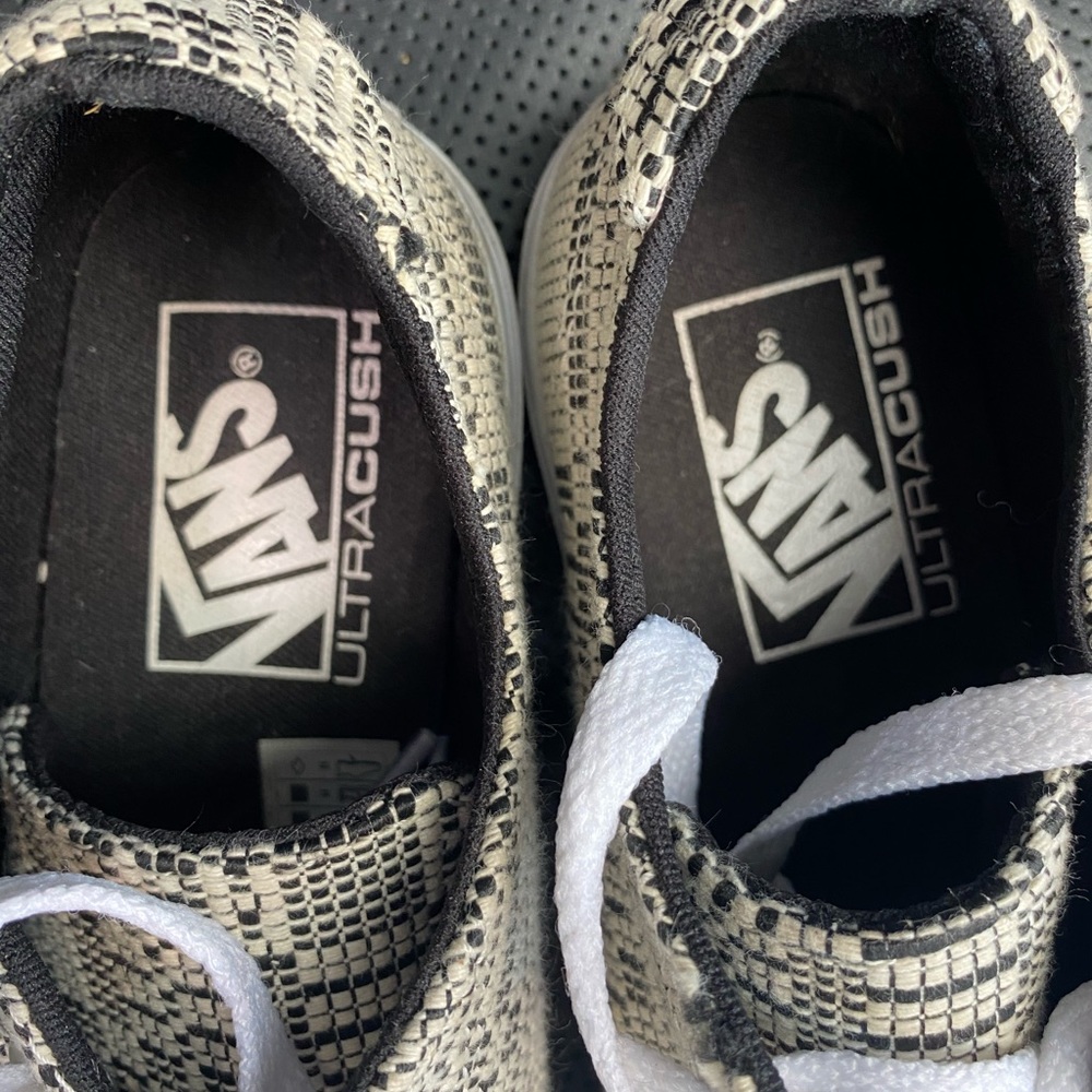 VANS - Picture 3 of 5